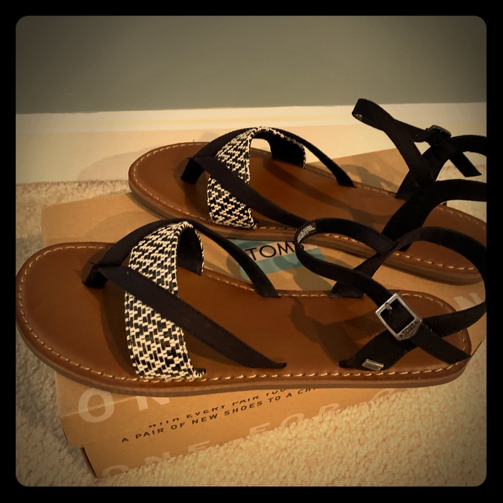 Toms Lexie Black White Woven sandals